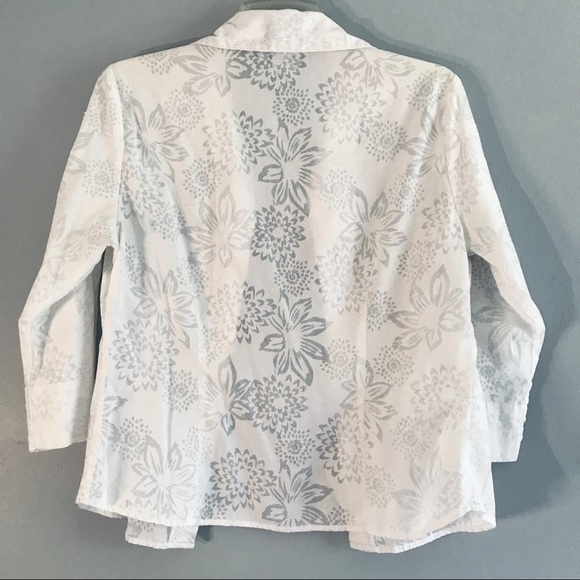 Long-sleeve button-up with floral burnout design M - Picture 2 of 6